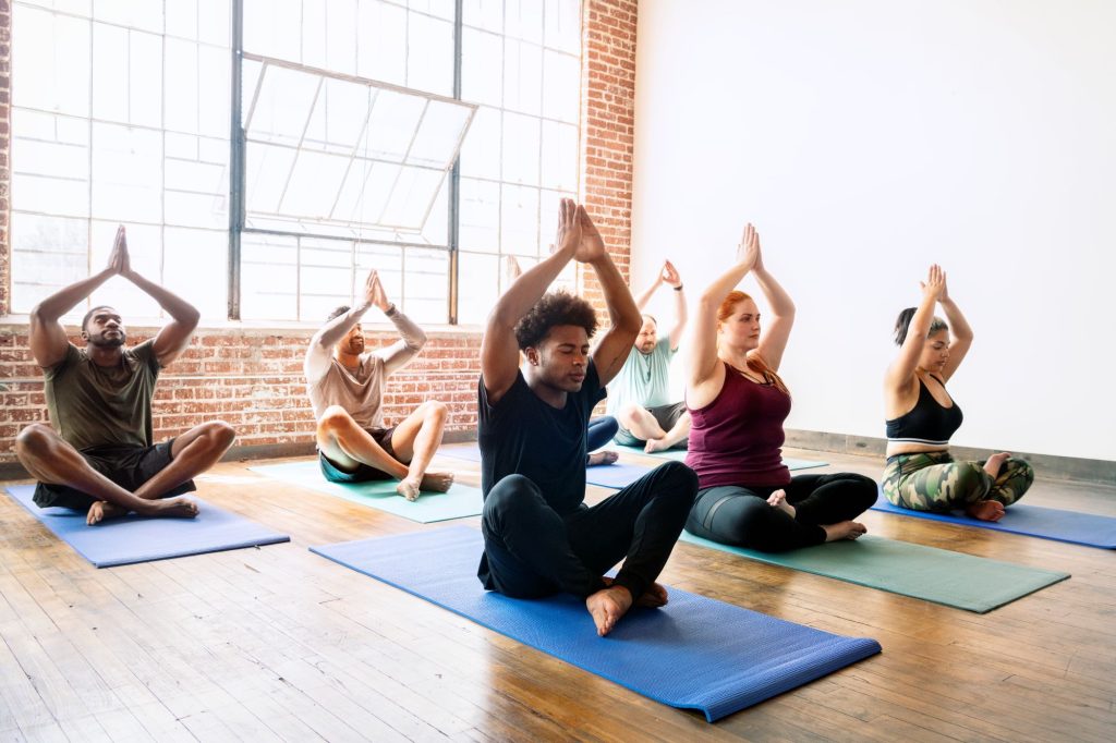 Yoga 8 benefícios para o corpo e para a mente Cia Athletica Ribeirão